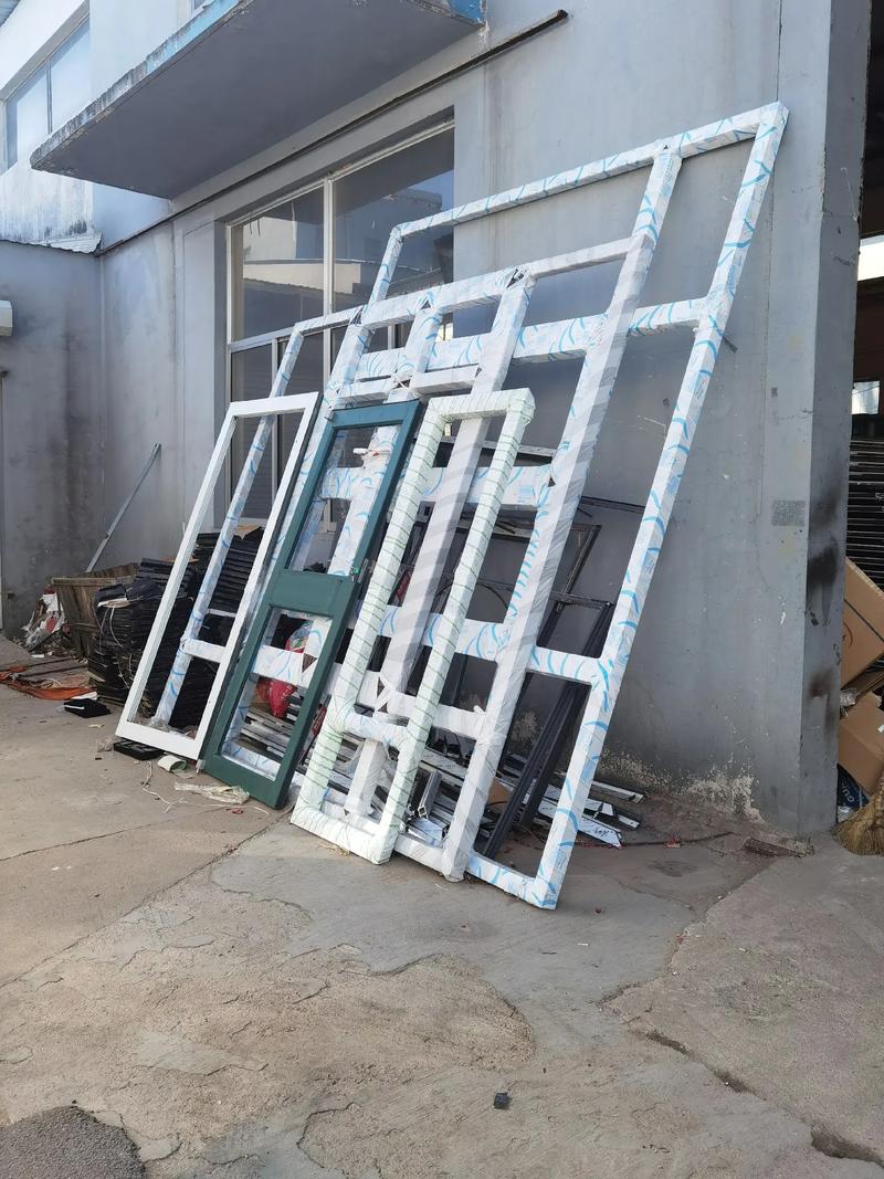 專業金屬工程施工 鋁合金門窗與鋁鎂錳金屬屋面的精工制造與安裝